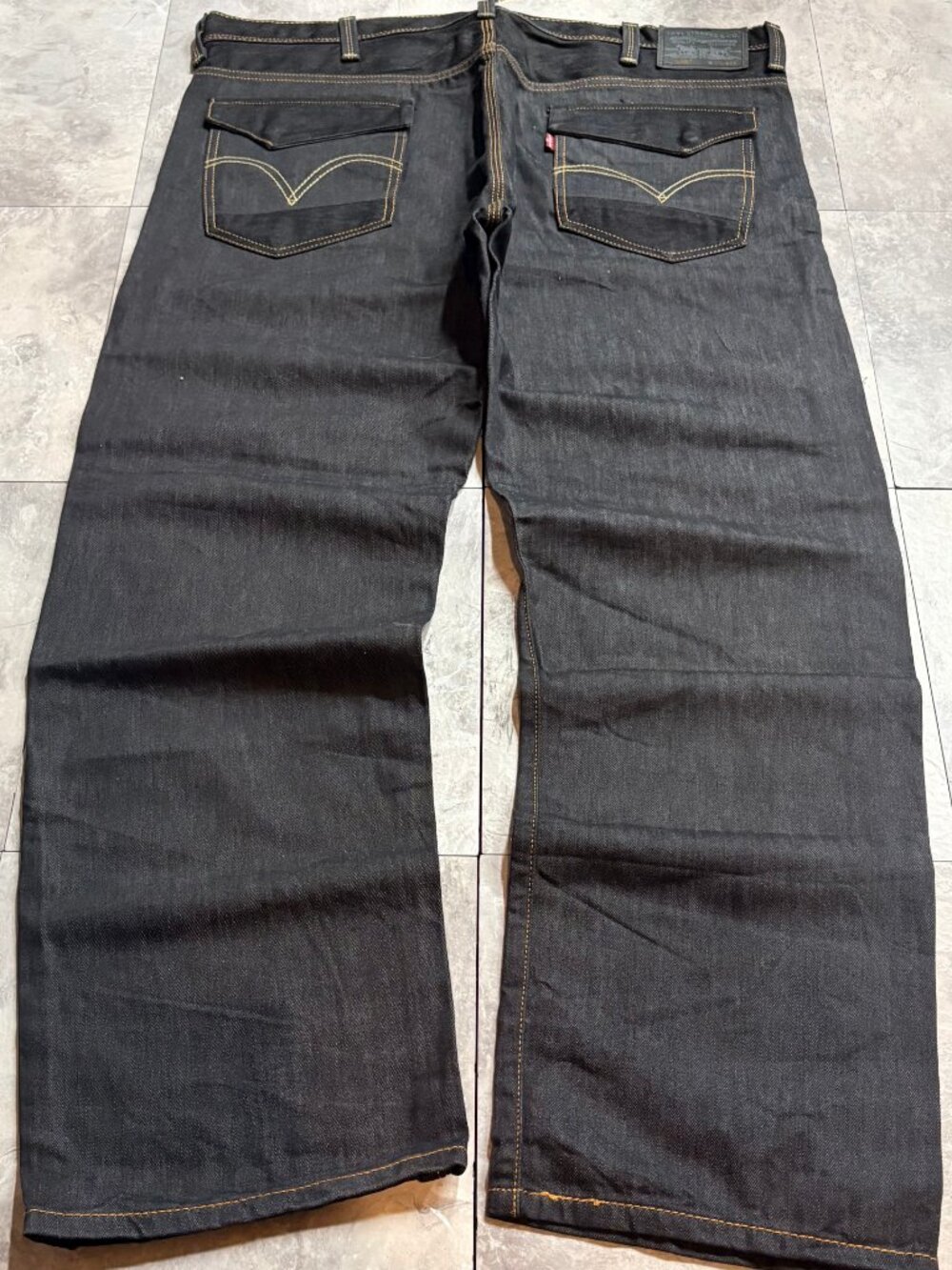 Levi's Men's Dark Black Relaxed Jeans with Contrast Stitching